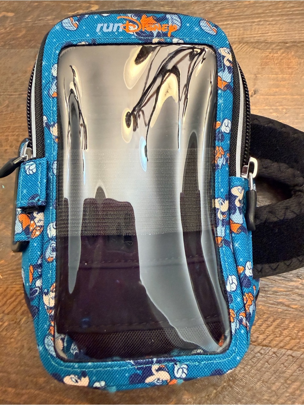 ✨ AUTHENTIC runDisney Mickey & Friends Fab 5 Phone Tech Armband ✨ NWOT